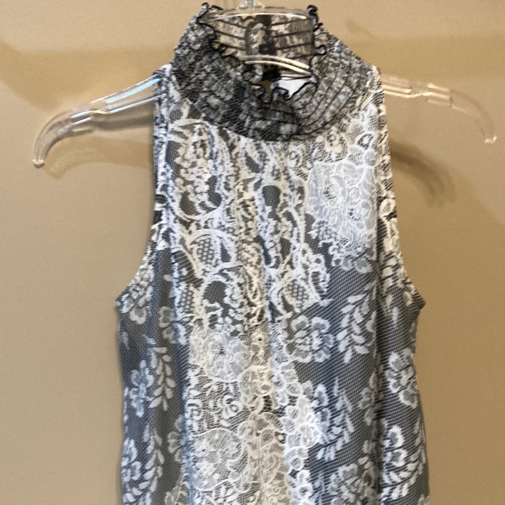 Bwear Gray and White Ruffled Sleeveless Blouse